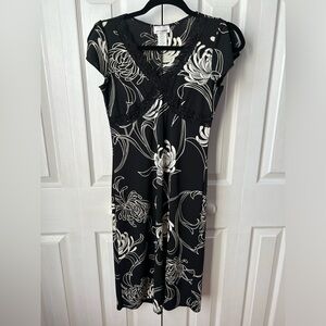 NWOT vintage black/cream floral lace dress - size medium